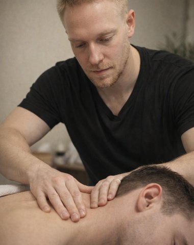  Частный массажист   Максим